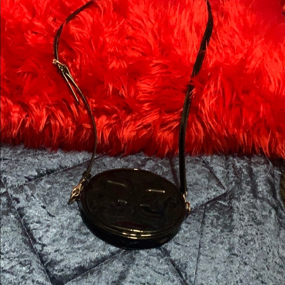 SHINNY LEATHER CROSS BODY BAG